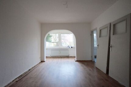 Schöne 3 Zimmer Wohnung im gepflegten Haus !