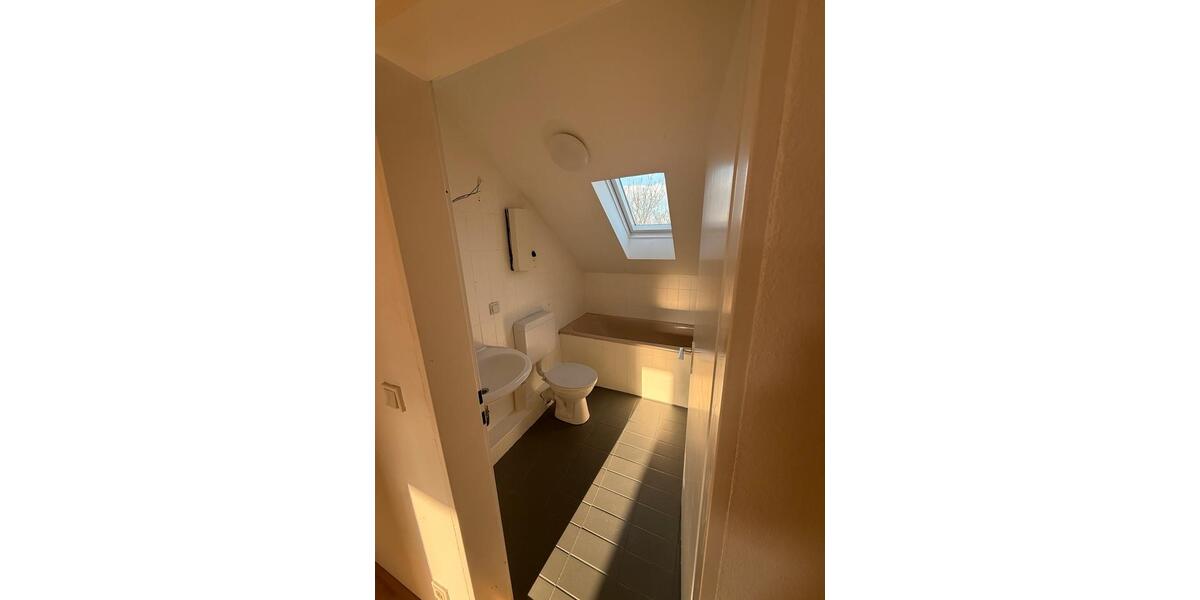 Dachgeschoßwohnung Oberhausen Biefang - 1 Zimmer, 52 m&sup2;, 620&euro; | Angebot:25822582