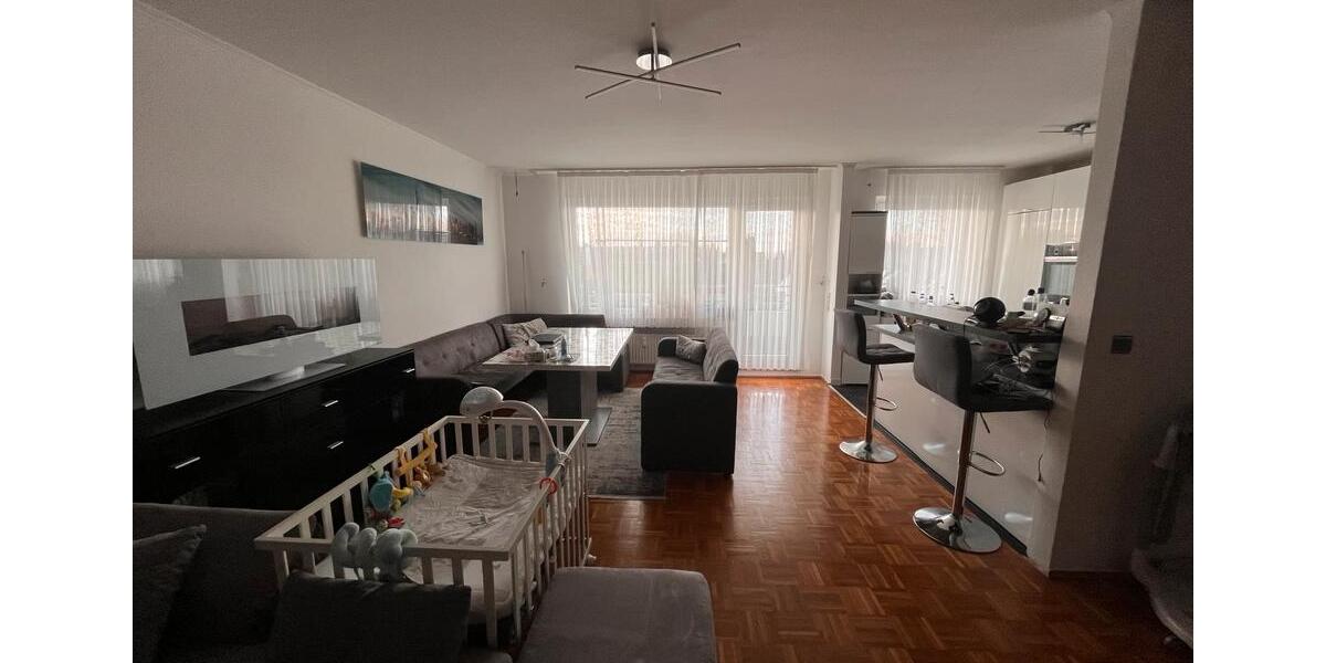 Geräumige lichtdurchflutete Wohnung zu verkaufen 3 zimmer