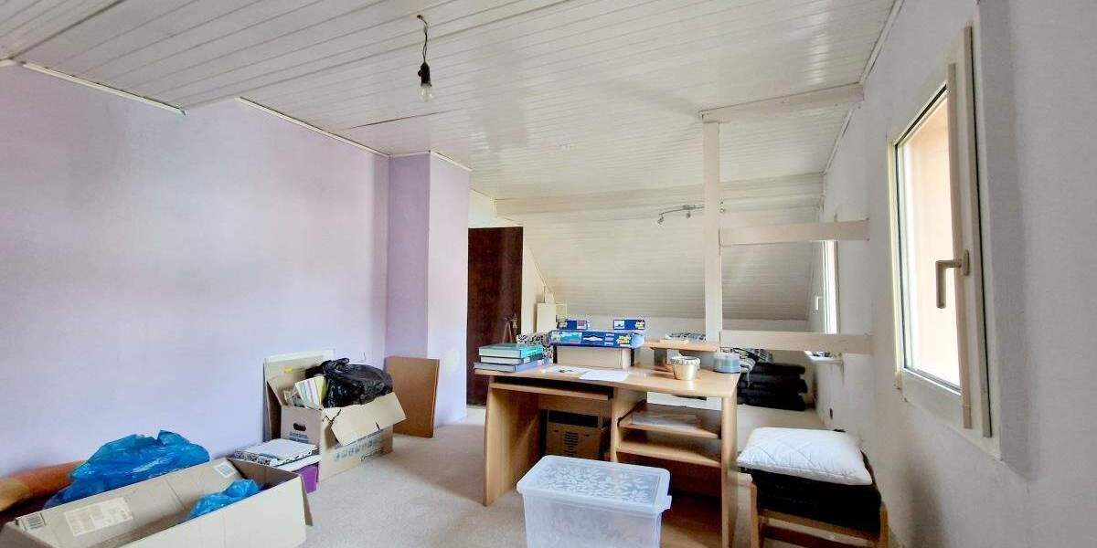 Geschichte mit Gegenwart verbinden -teilmodernisiertes Einfamilienhaus mit Baugrundstück. 5 zimmer