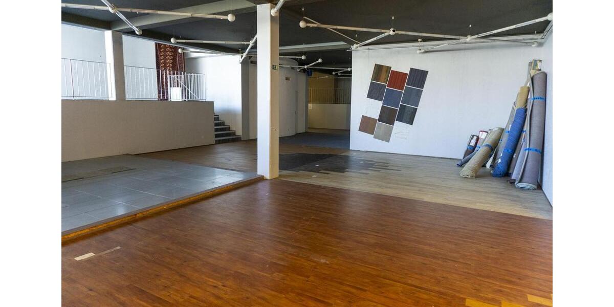 Gewerbeimmobilie, nutzbar als Ladenlokal, Ausstellungsfläche, Praxis zimmer