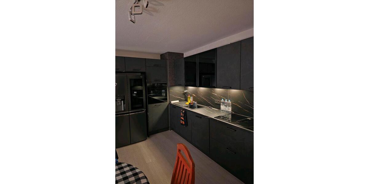 80m² Erdgeschoss Wohnung, 2 Badezimmer + LuxusKüche zimmer