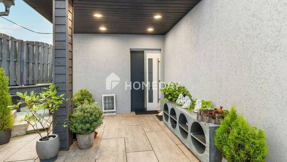 Zwei exklusive Einfamilienhäuser mit Pool, Sauna und außergewöhnlicher Ausstattung