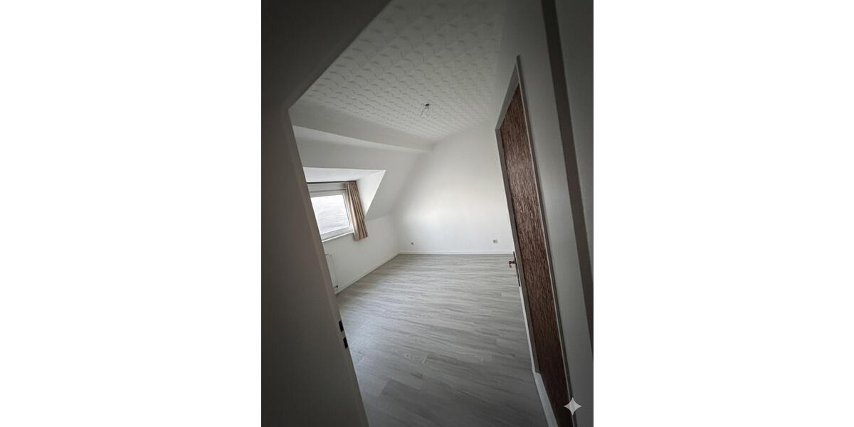 Dachgeschoßwohnung Essen Stadtbezirk VI - 3 Zimmer, 74 m&sup2;, 760&euro; | Angebot:26665409