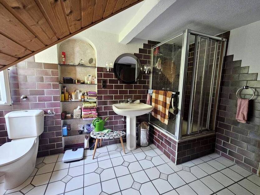 Moderne Architektur trifft auf charmante Baukunst – Häuserensemble aus 2 Einfamilienhäuser, EinliegerWohnung + Fabrikgebäude