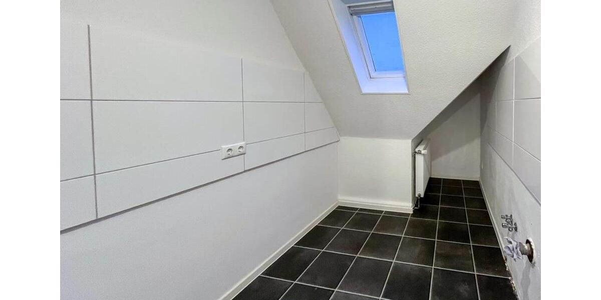 AUFGEPASST! Frisch sanierte 3-Zimmer Wohnung mit Sonnenbalkon! 3 zimmer