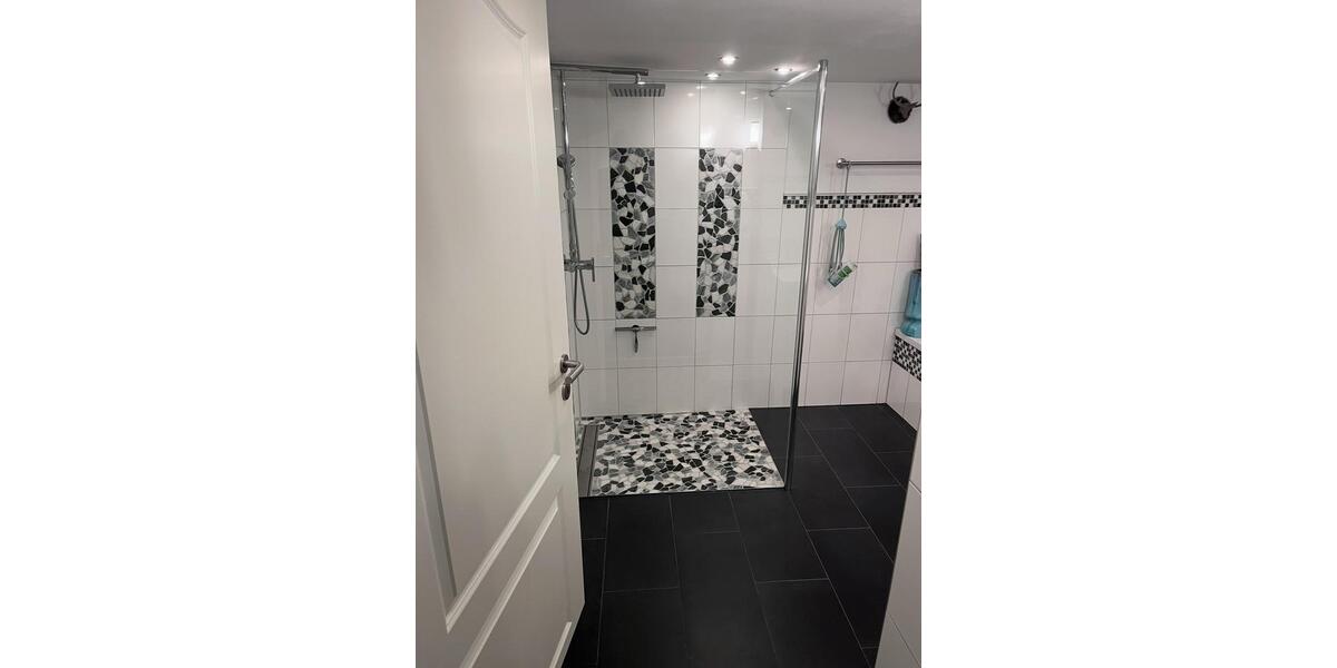 Reihenmittelhaus-modernisiert, gemütlich mit Garten und 2 Garagen 4 zimmer