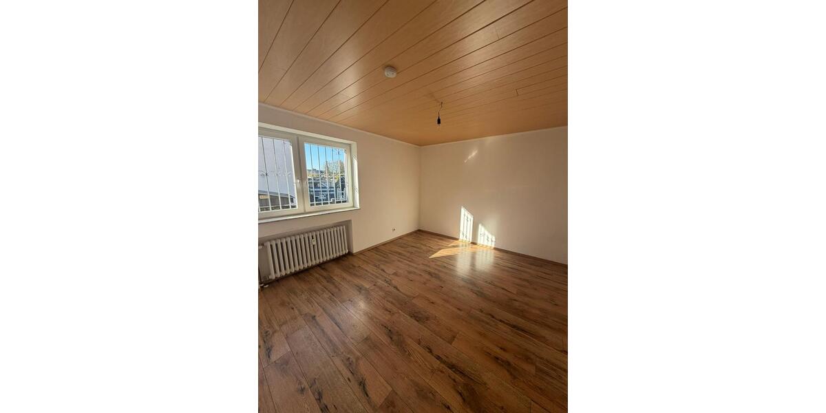 Etagenwohnung Duisburg Essenberg - 3 Zimmer, 88 m&sup2;, 495&euro; | Angebot:25646850