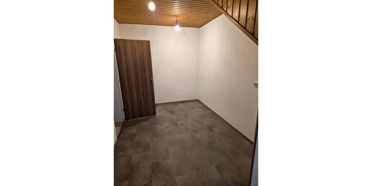 Dachgeschoßwohnung Dinslaken Hiesfeld - 2.5 Zimmer, 73 m&sup2;, 600&euro; | Angebot:26396476