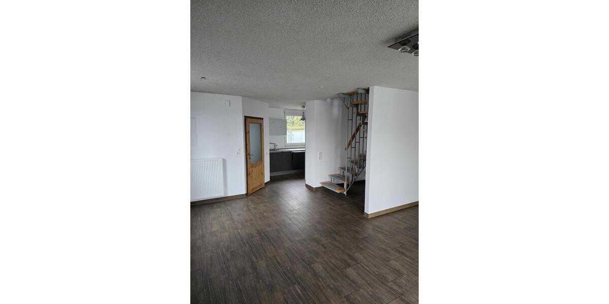 Modernes Reihenendhaus nebst 2 Garagen, Küche, Garten 4 zimmer