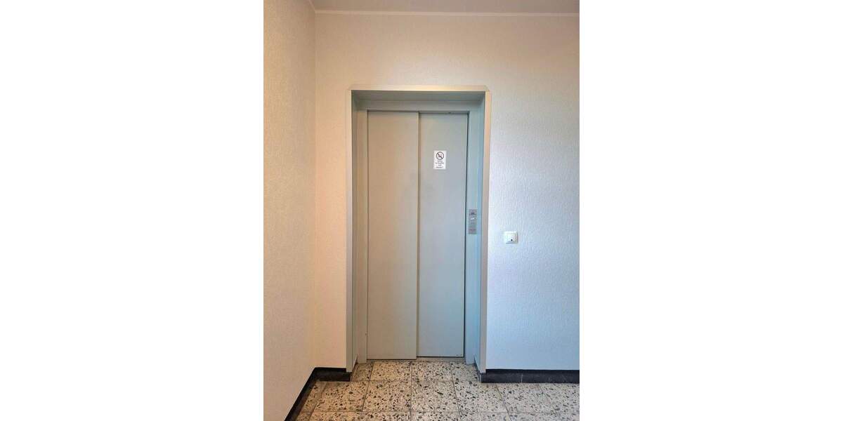 Attraktive 3-Zimmer-Wohnung mit großem Balkon & eigenem PKW-Stellplatz 3 zimmer