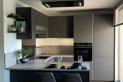 Möbliertes Wohnen mit Stil und Aussicht! Luxuriöse DG-Wohnung mit 2 zimmer