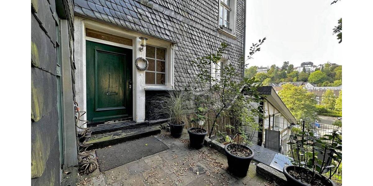 3-Zimmer-Altbau mit Terrasse und Privatzugang 3 zimmer