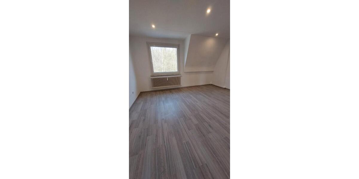 Dachgeschoßwohnung Oberhausen Biefang - 3.5 Zimmer, 75 m&sup2;, 530&euro; | Angebot:25809199