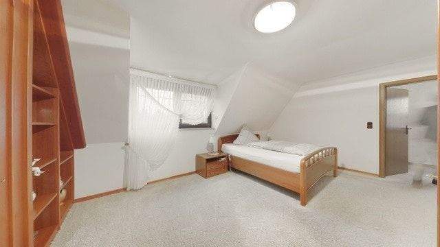 Doppelhaushälfte mit großzügigem Grundstück, Kamin und Doppelgarage 4 zimmer