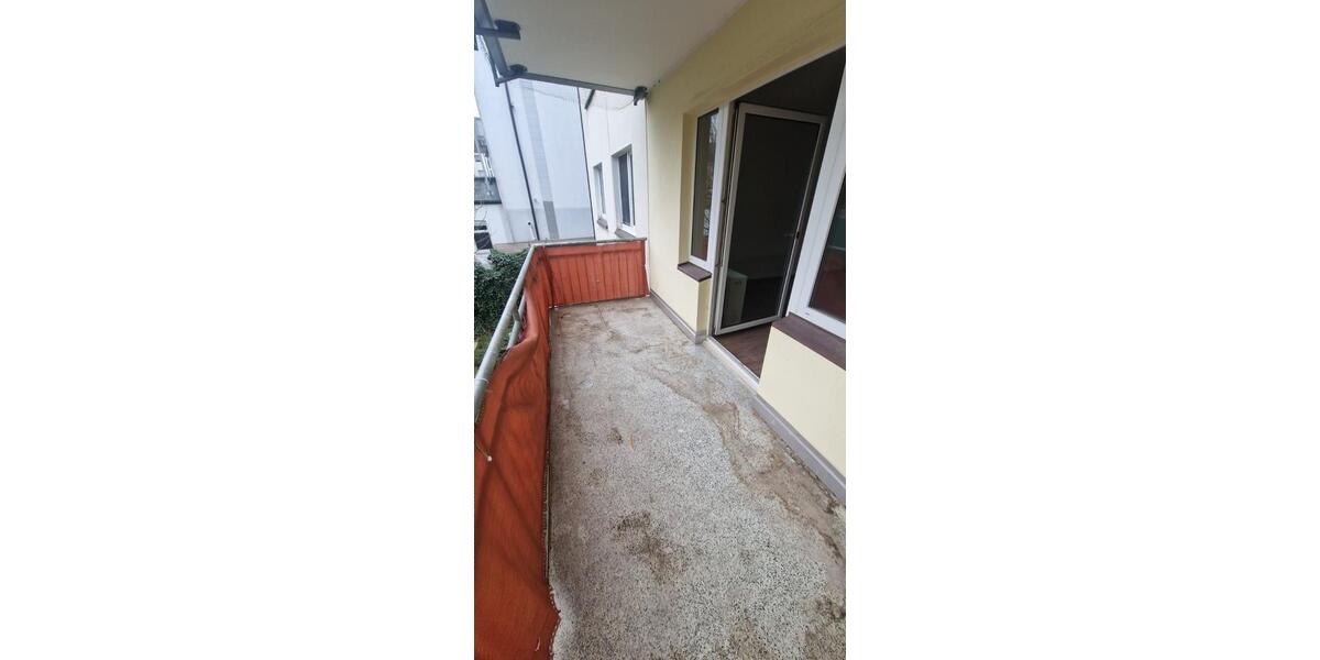 4,5 Raum Wohnung Frohnhausen 1.OG großer Süd-Balkon ruhige LageWG 4.5 zimmer