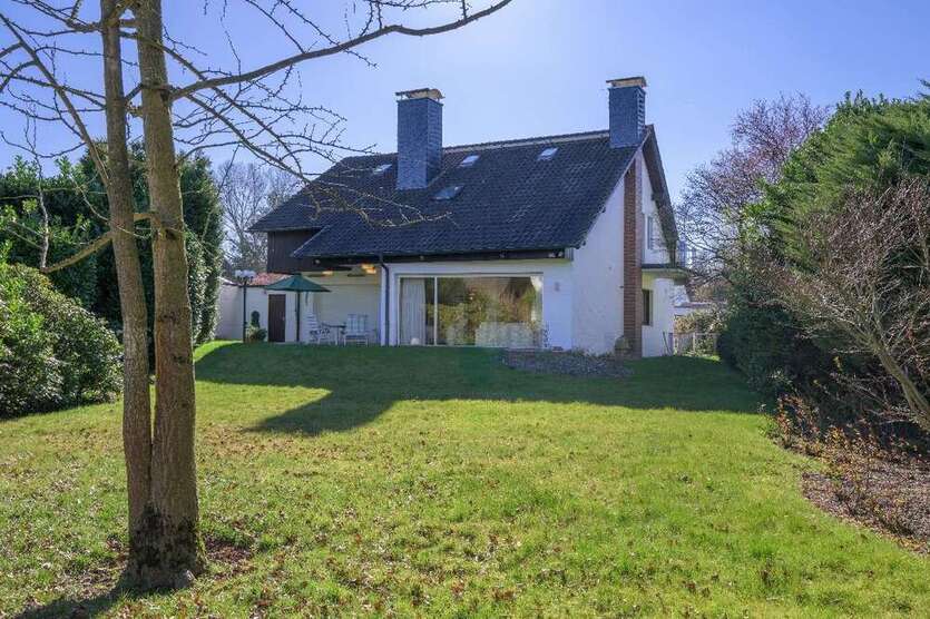 Haus zum Kaufen in Düsseldorf 1.290.000 € 223 m²