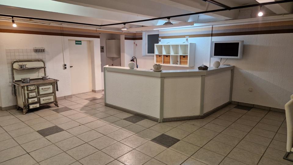 150m2 Büro Wellness Beauty Yoga Ausstellung Atelier Essen Kray UG zimmer