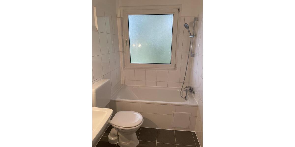 ***GERÄUMIGE 3-ZIMMER WOHNUNG MIT BALKON*** 3 zimmer