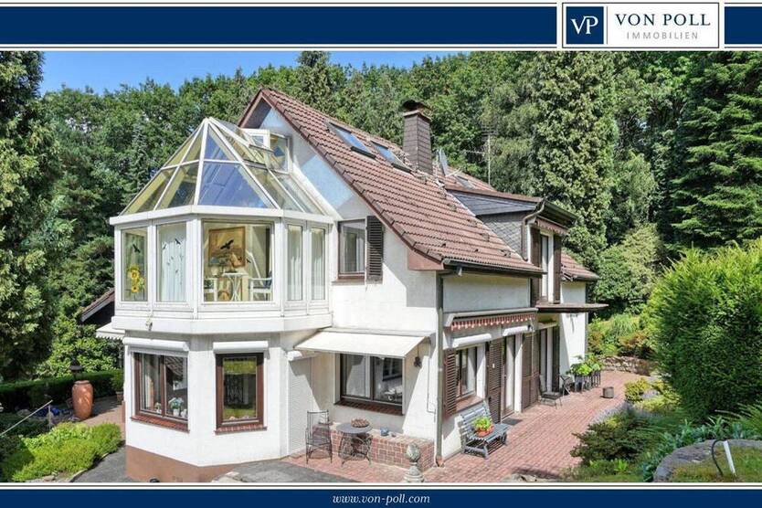 Einfamilienhaus im Landhausstil auf parkähnlichem Grundstück in Alleinlage