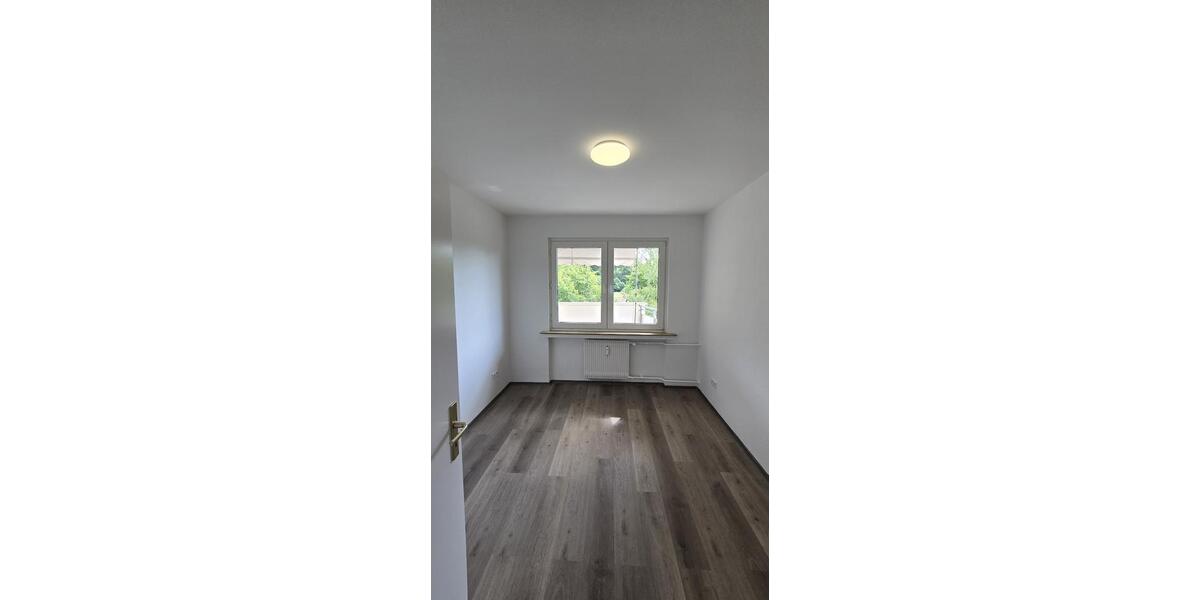 Sehr schöne renoverte 3 Zimmer Wohnung mit Balkon in Oberhausen zu vermieten 3 zimmer