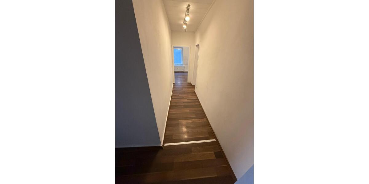 4 Zimmer Dachgeschosswohnung 75qm *frisch renoviert* 4 zimmer