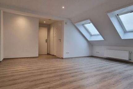 Modernes, helles sowie gemütliches Dachgeschoss mit 2 Zimmern, Küche, Diele, Bad mit Fenster 2 zimmer