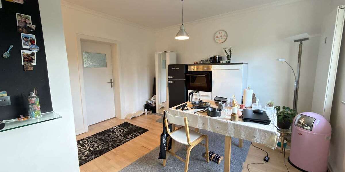 Zwei vermietete Wohneinheiten mit großem Garten und ausbaufähigem DG zur WohnungMaisonette 4 zimmer