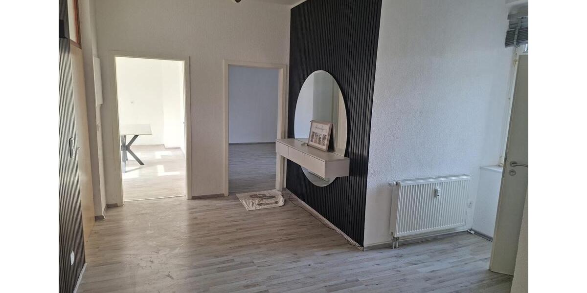 Etagenwohnung Duisburg Mittelmeiderich - 4 Zimmer, 125 m&sup2;, 1.250&euro; | Angebot:25413202
