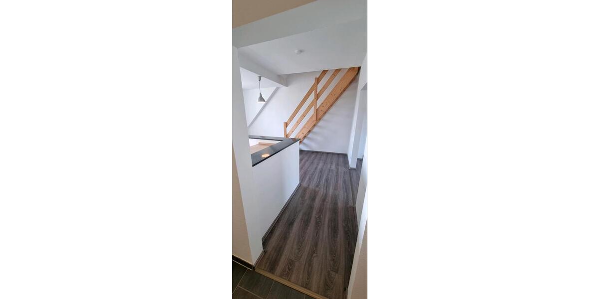 Dachgeschoßwohnung Essen Stadtbezirk V - 2.5 Zimmer, 75 m&sup2;, 940&euro; | Angebot:25304043