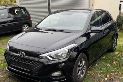 Hyundai i20 12.000 km 8.750 &euro; Essen 45219
