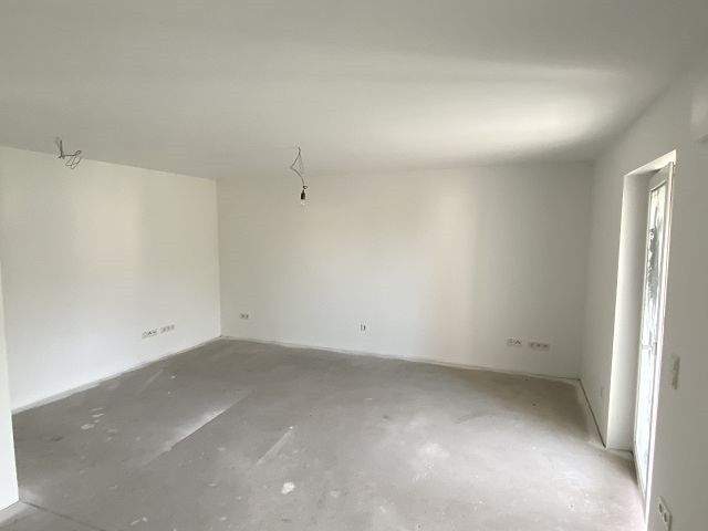 Top-Wohnung im 1. OG mit Balkon, energetisch kernsaniert 3 zimmer