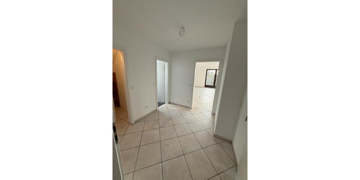 Dachgeschoßwohnung Duisburg Huckingen - 2 Zimmer, 89 m&sup2;, 850&euro; | Angebot:25840854