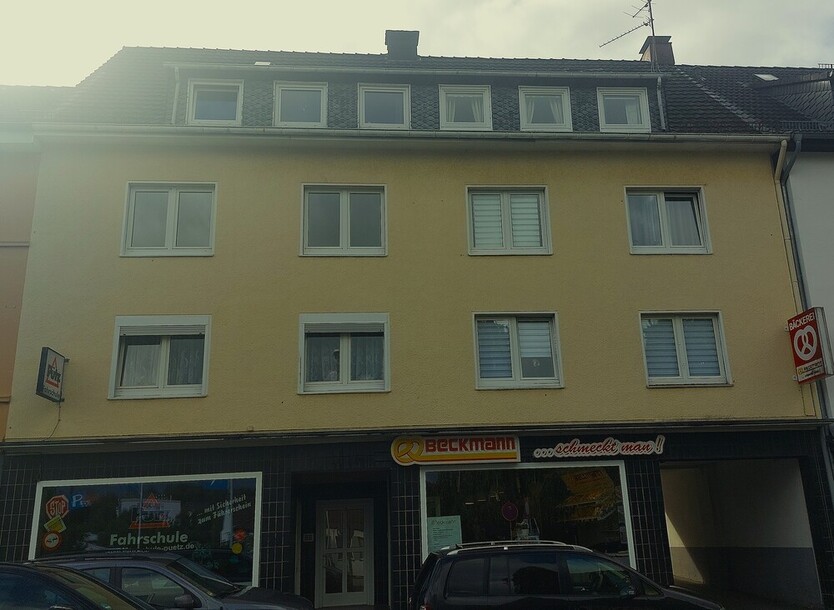 Mehrfamilienhaus mit 2 Ladenlokalen und Garagenhof in Remscheid-Süd zimmer