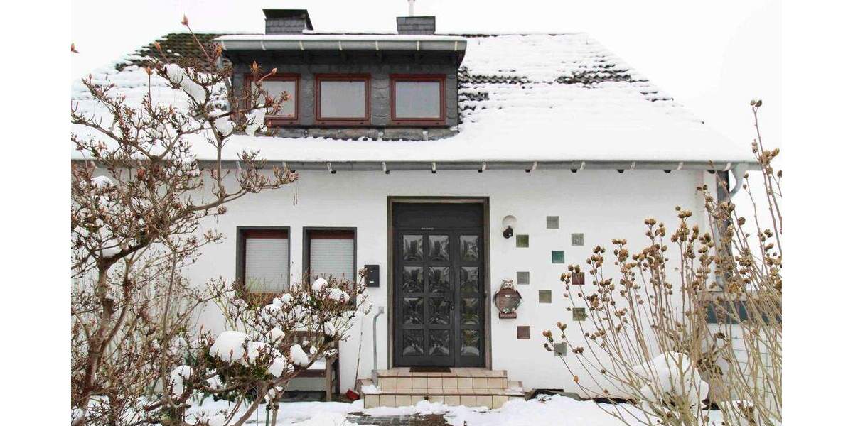 Viel Platz, viele Möglichkeiten: Zweifamilienhaus mit Garten, Wintergarten & Mieteinnahmen! 6 zimmer