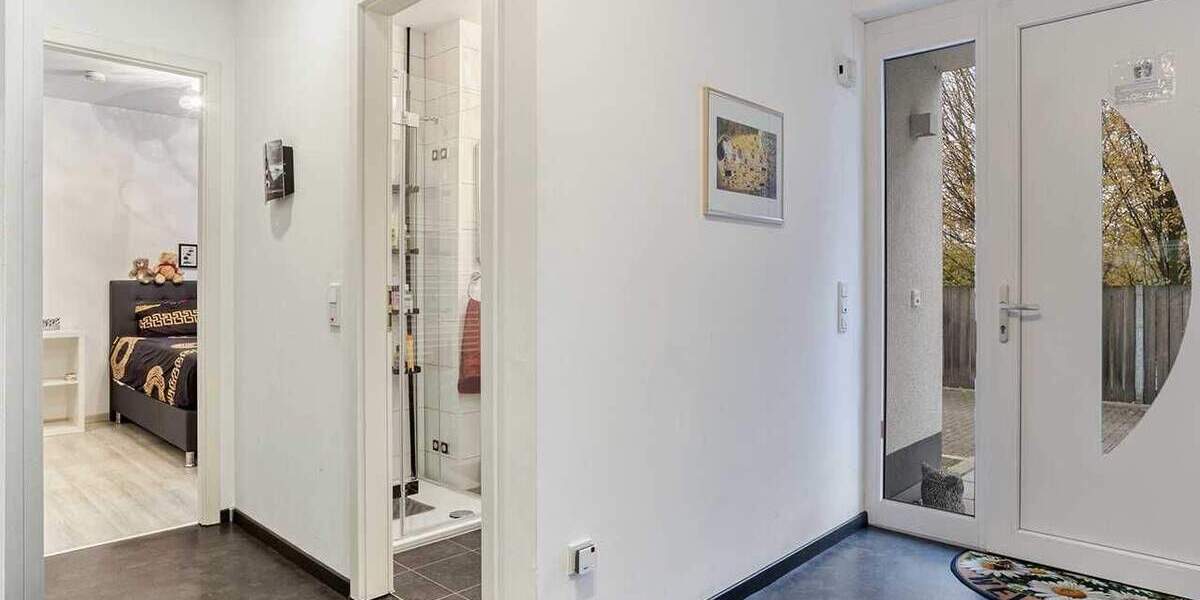 Moderne Doppelhaushälfte mit sonnigem Garten, Dachterrasse und Garage in Ratingen-Lintorf 5 zimmer