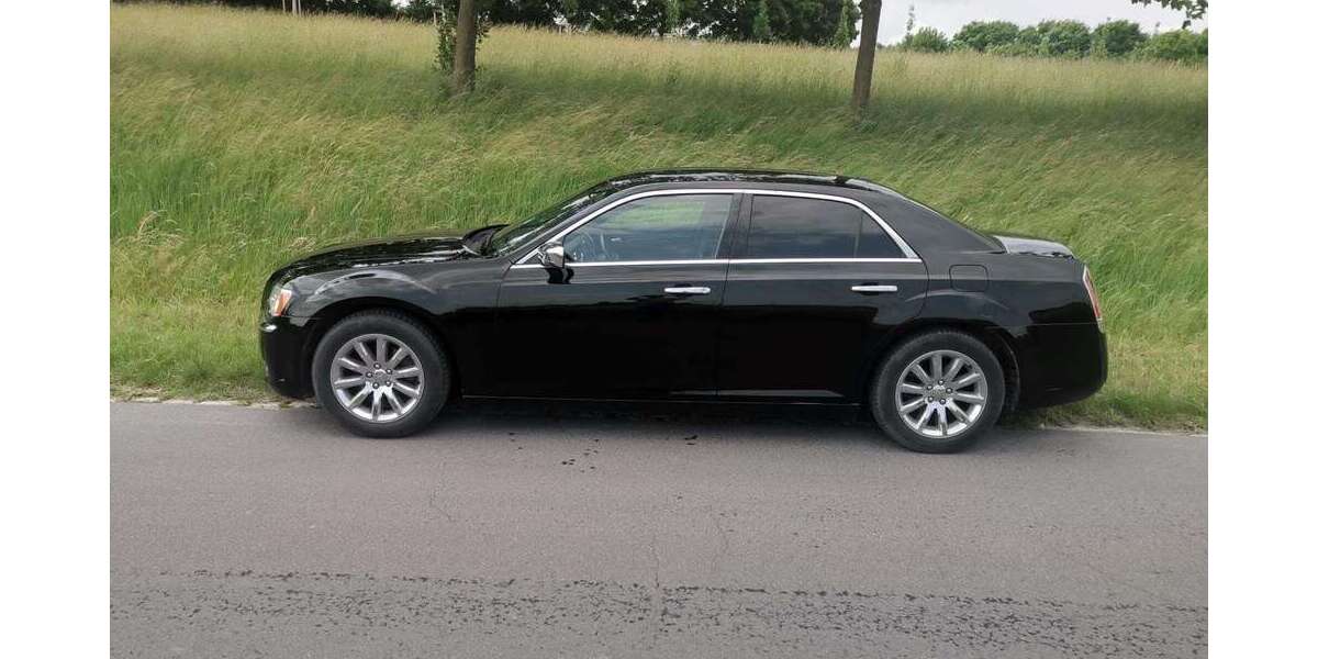 Chrysler 300C 140.000 km 11.500 € Oberhausen 46045