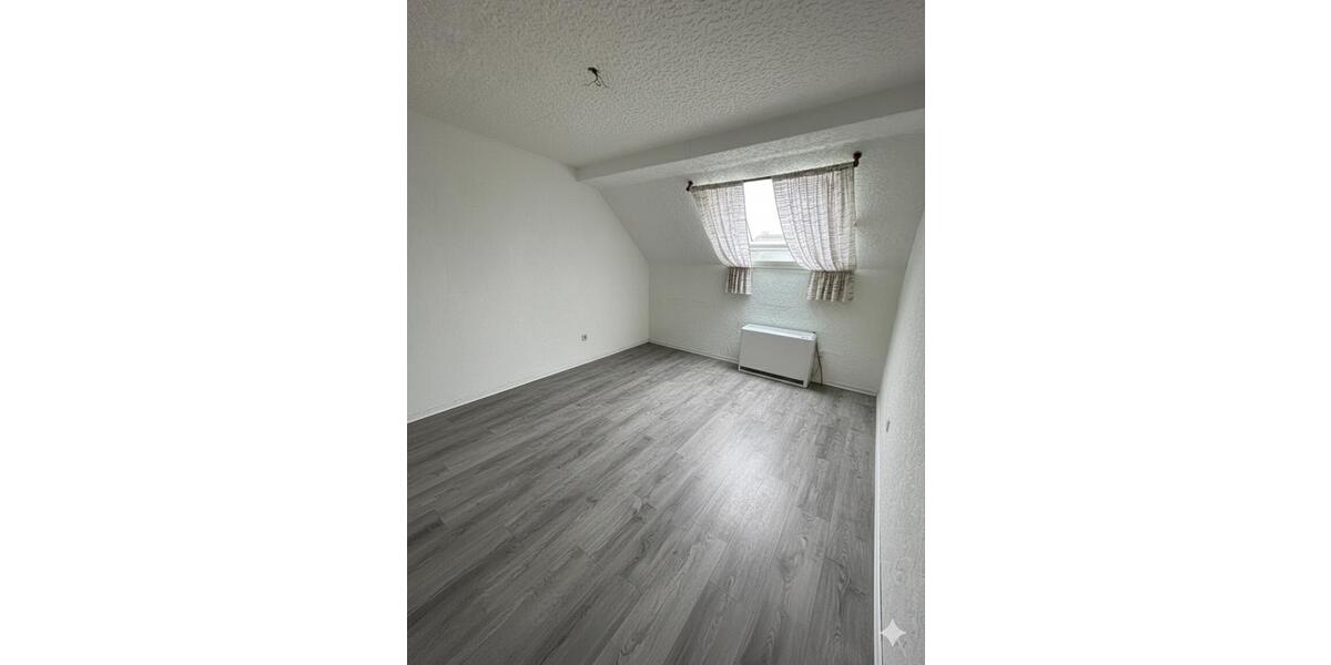 Dachgeschoßwohnung Essen Stadtbezirk VI - 3 Zimmer, 74 m&sup2;, 760&euro; | Angebot:26665409