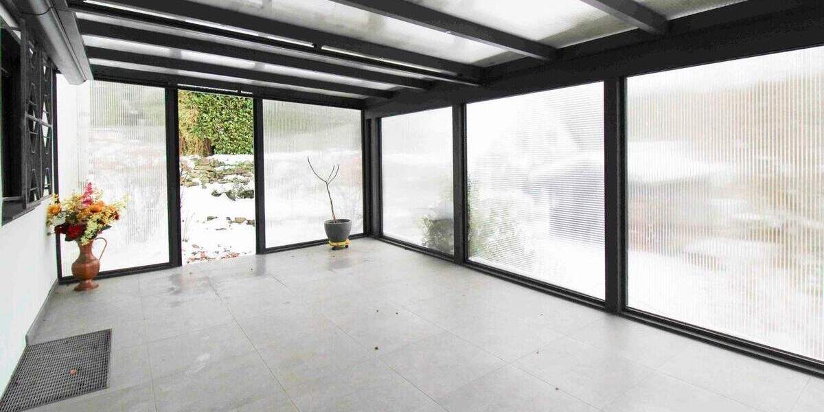 Viel Platz, viele Möglichkeiten: Zweifamilienhaus mit Garten, Wintergarten & Mieteinnahmen! 6 zimmer