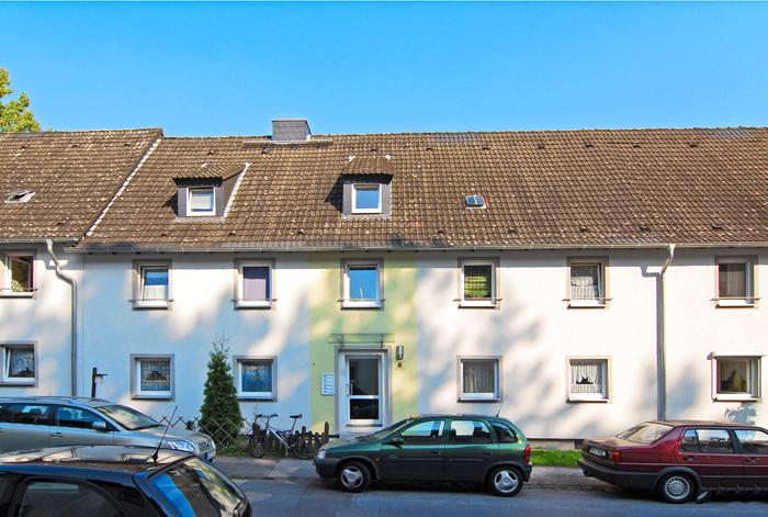 Demnächst, frisch renoviert mit neuem Duschbad, 2,5 Zimmer im Erdgeschoss 3 zimmer