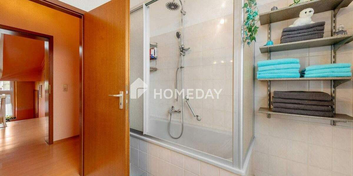 Geräumige DHH mit ca. 140 m² Gesamtfläche (davon 96 m² Wohnfläche) und liebevoll angelegtem Garten 4 zimmer