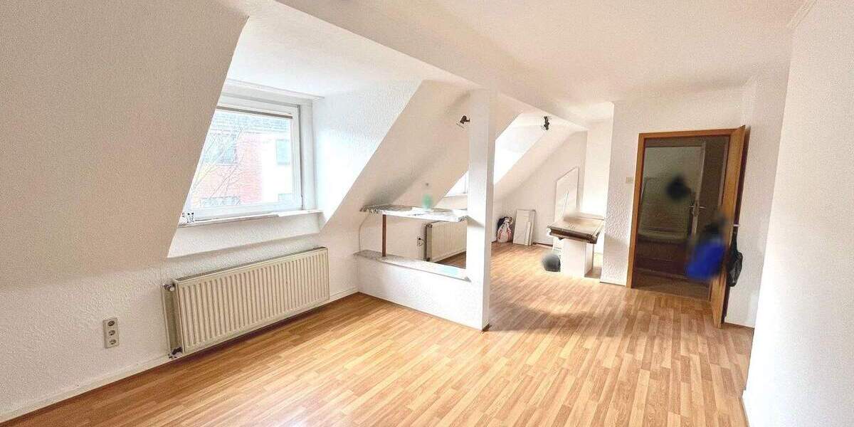 DG-Wohnung mit kl. Gartenparzelle ++ Gut geschnitten ++ Saniert 2 zimmer