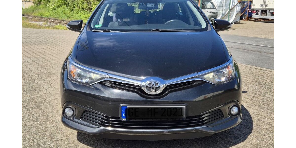 Toyota Auris 177.300 km 7.899 &euro; Gelsenkirchen 45881