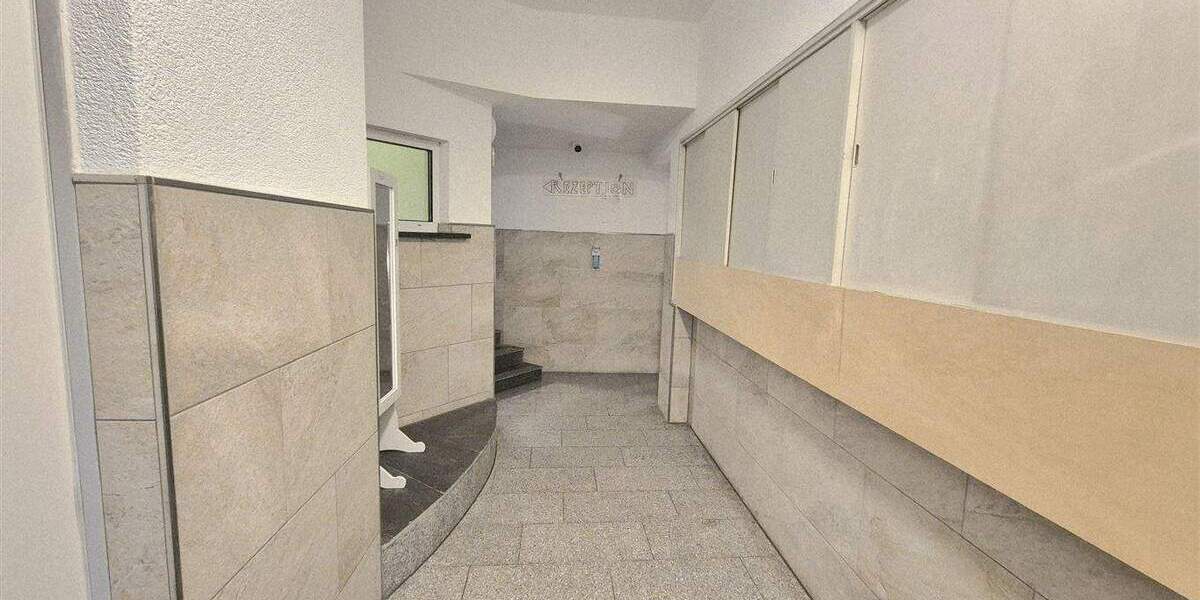 Attraktives Investorenobjekt: Wohn- und Geschäftshaus mit 15 Einheiten, Büro & Restaurant 4 zimmer