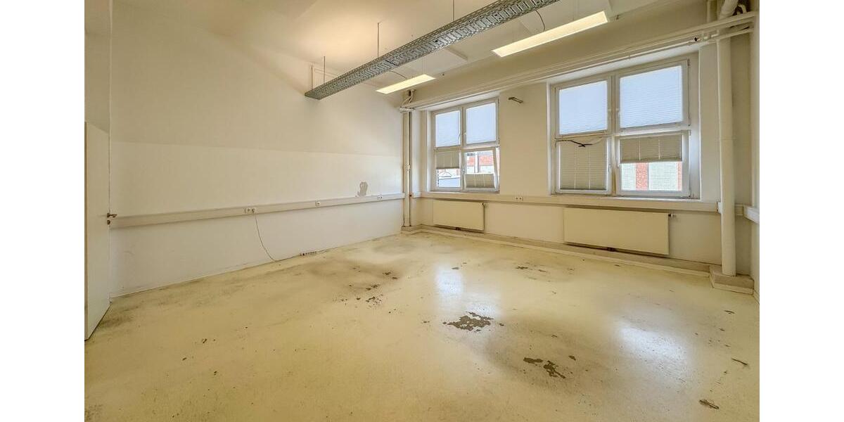 BÜRO MIT STUDIO IM INDUSTRIAL LOOK – 320 m² – 6,38 € pro m² – 3 BÜROS – KÜCHE – LASTENAUFZUG – KLIMA – BARRIEREFREI – TOP AUFGETEILT! zimmer