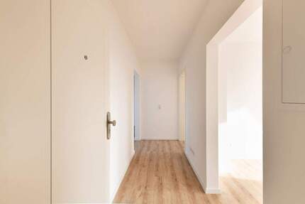 Sonnige Dachgeschosswohnung - zentrale Lage 2 zimmer