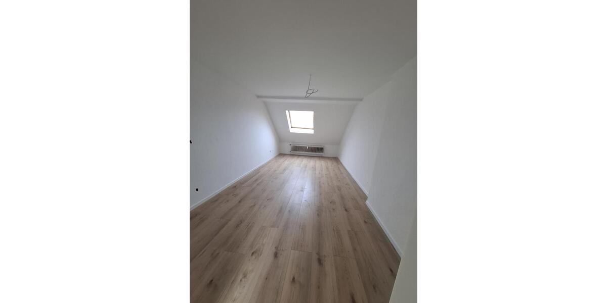 Gemütliche Dachgeschosswohnung in Sanierung – ideal für 2 Personen in ruhiger Lage von Gladbeck 2 zimmer