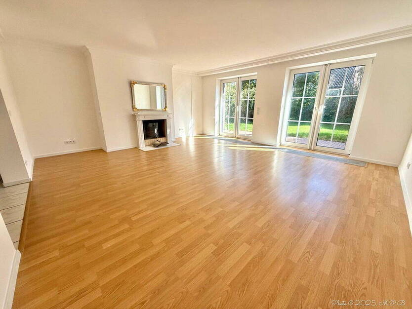 **Lichtdurchflutetes Familiendomizil in begehrter Lage von Kaiserswerth**PROVISIONSFREI**