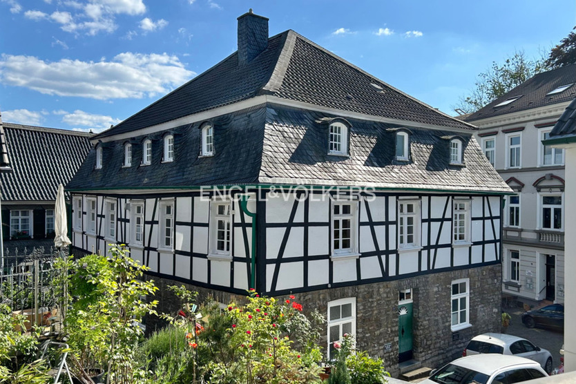 Leben, wo Geschichte spürbar wird ! 3-Zimmer-Wohnung mit Balkon mitten in Mettmann