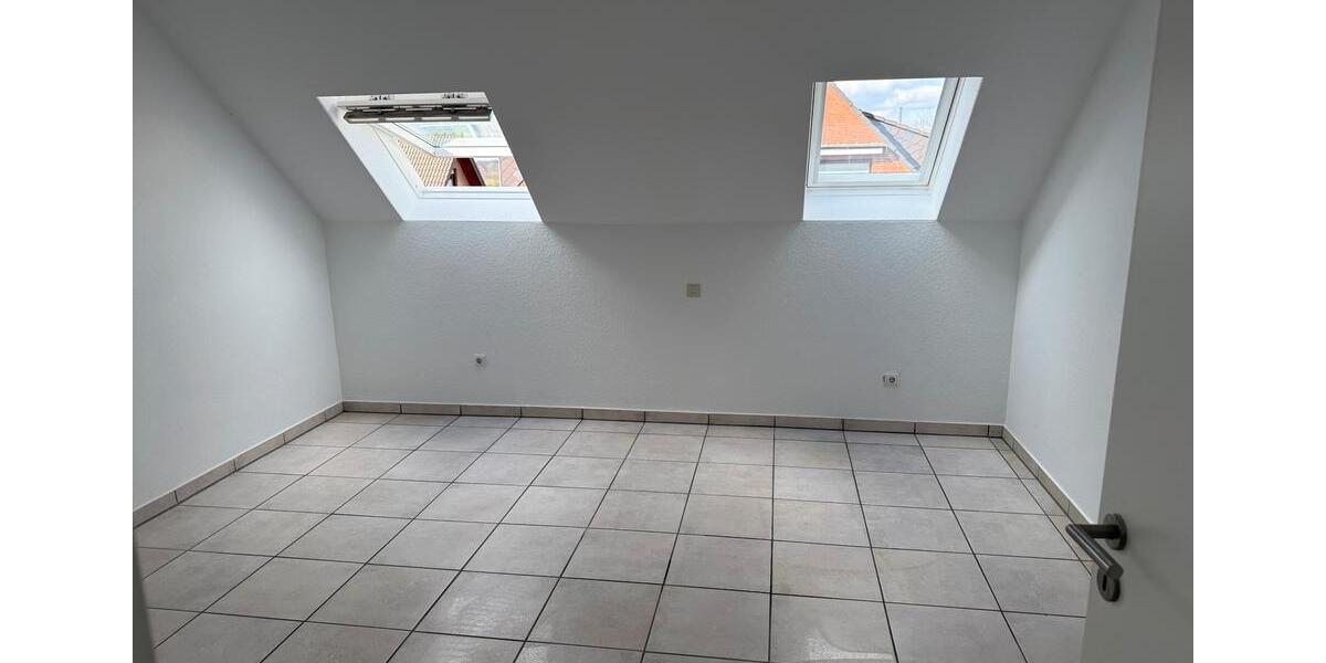 Dachgeschoßwohnung Duisburg Huckingen - 2 Zimmer, 89 m&sup2;, 850&euro; | Angebot:25840854